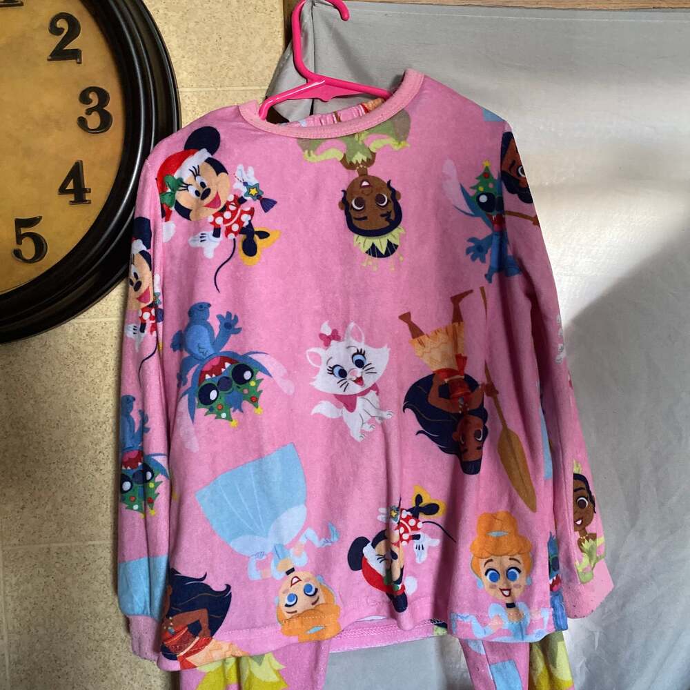 Disney Princess Girls' Holiday Snowglobe Pink Velour 2-Piece Pajama Set